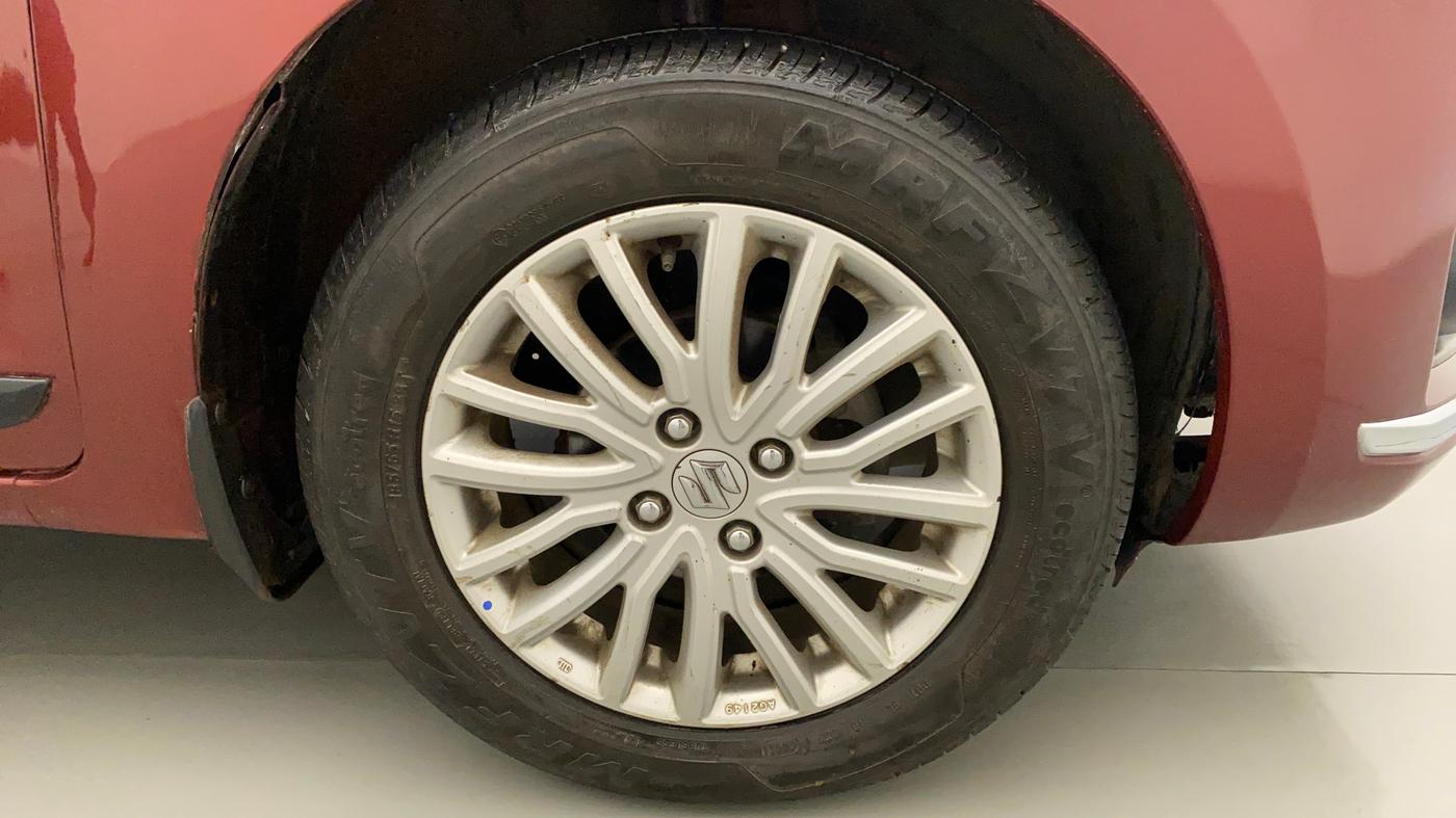 2017 Maruti Dzire ZDI, Diesel, Manual, 64,908 km, Right Front Wheel