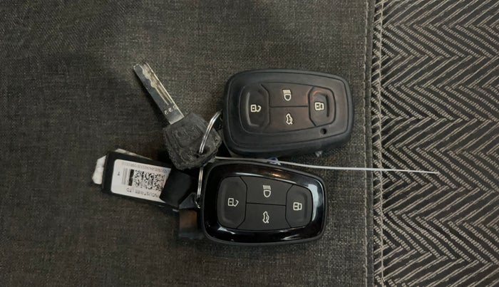 2020 Tata ALTROZ XT PETROL, Petrol, Manual, 79,992 km, Key Close Up
