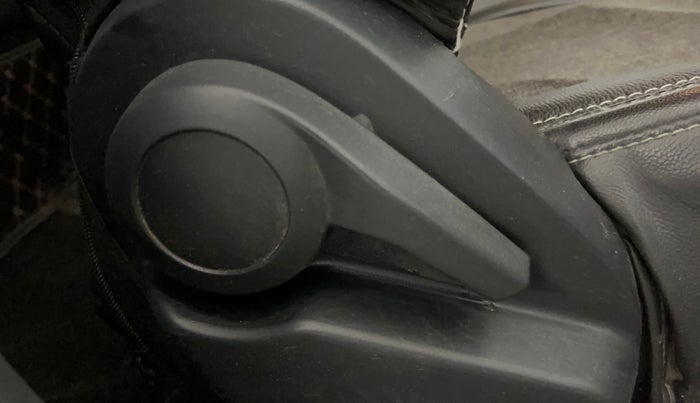 2020 Tata ALTROZ XT PETROL, Petrol, Manual, 79,992 km, Driver Side Adjustment Panel
