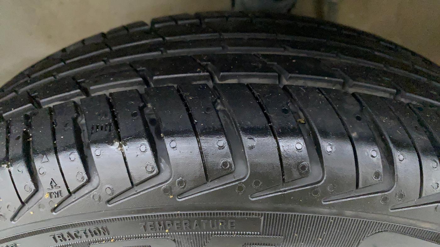 2018 Maruti Alto K10 VXI P, Petrol, Manual, 30,153 km, Left Front Tyre Tread