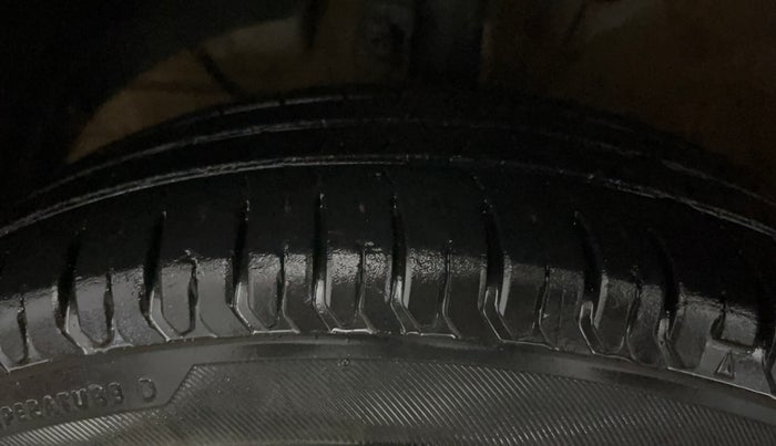 2020 Maruti Swift VXI, Petrol, Manual, 73,929 km, Left Front Tyre Tread