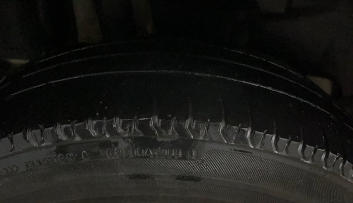 2020 Maruti Swift VXI, Petrol, Manual, 73,929 km, Right Rear Tyre Tread