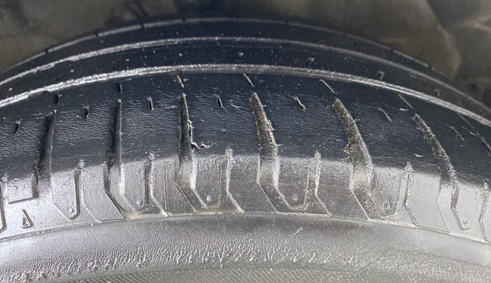 2014 Hyundai Verna FLUIDIC 1.6 VTVT SX AT, Petrol, Automatic, 66,351 km, Right Front Tyre Tread