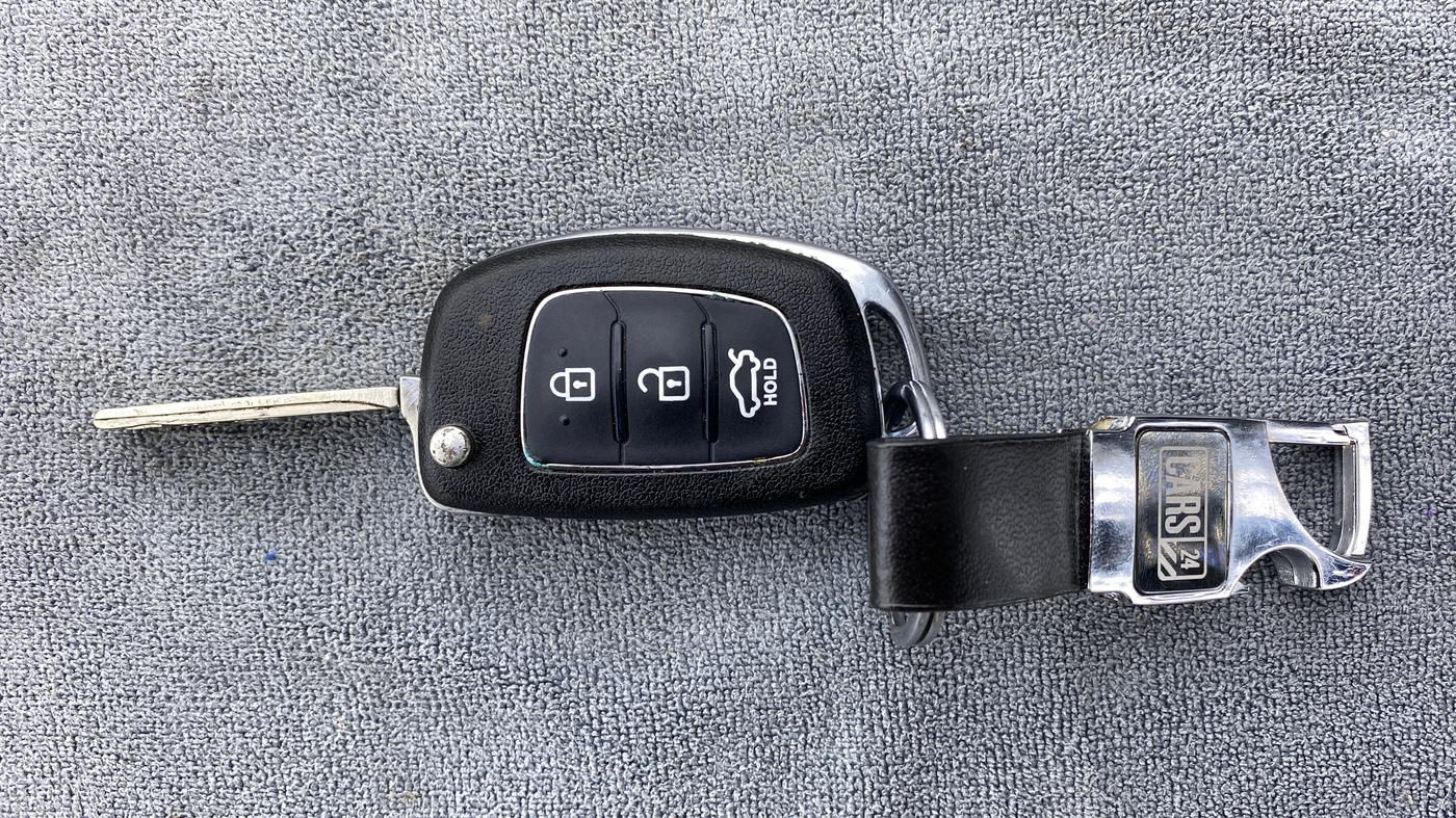 2014 Hyundai Verna FLUIDIC 1.6 VTVT SX AT, Petrol, Automatic, 66,351 km, Key Close Up