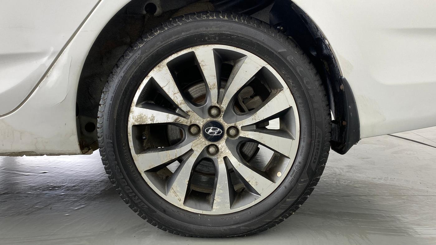 2014 Hyundai Verna FLUIDIC 1.6 VTVT SX AT, Petrol, Automatic, 66,351 km, Left Rear Wheel