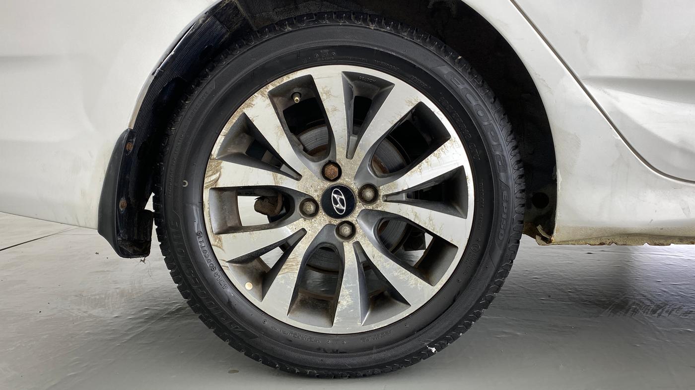 2014 Hyundai Verna FLUIDIC 1.6 VTVT SX AT, Petrol, Automatic, 66,351 km, Right Rear Wheel