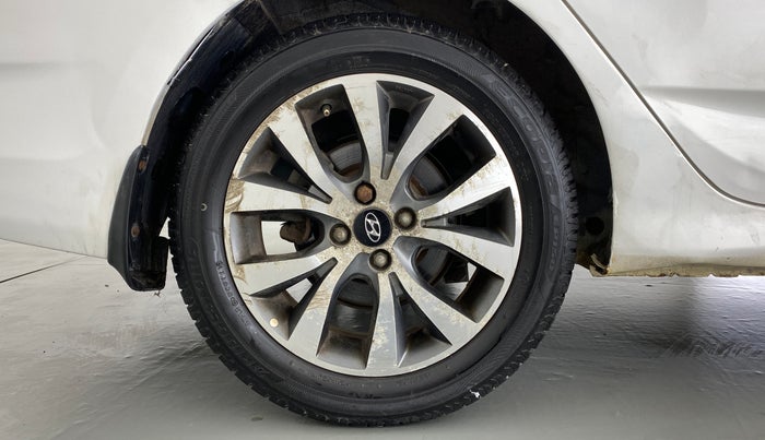 2014 Hyundai Verna FLUIDIC 1.6 VTVT SX AT, Petrol, Automatic, 66,351 km, Right Rear Wheel