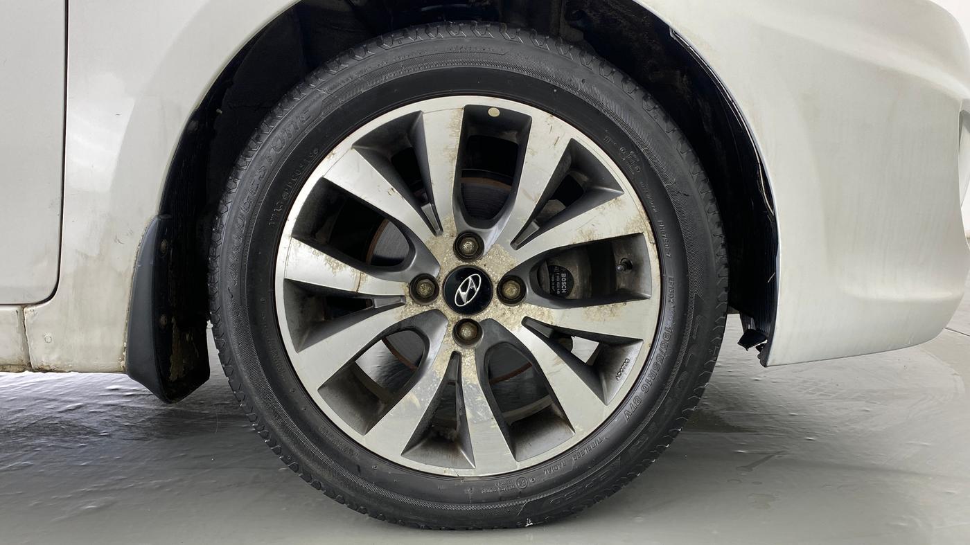 2014 Hyundai Verna FLUIDIC 1.6 VTVT SX AT, Petrol, Automatic, 66,351 km, Right Front Wheel
