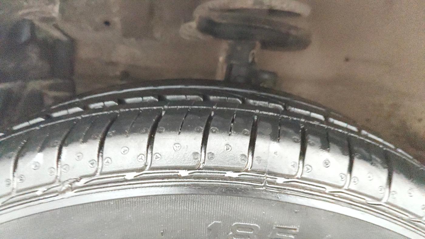 2014 Maruti Swift Dzire ZXI, Petrol, Manual, 58,809 km, Left Front Tyre Tread