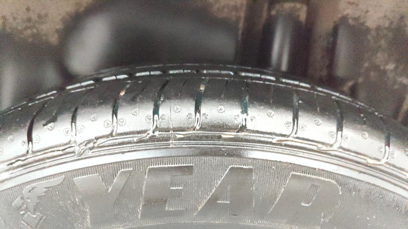 2014 Maruti Swift Dzire ZXI, Petrol, Manual, 58,809 km, Left Rear Tyre Tread