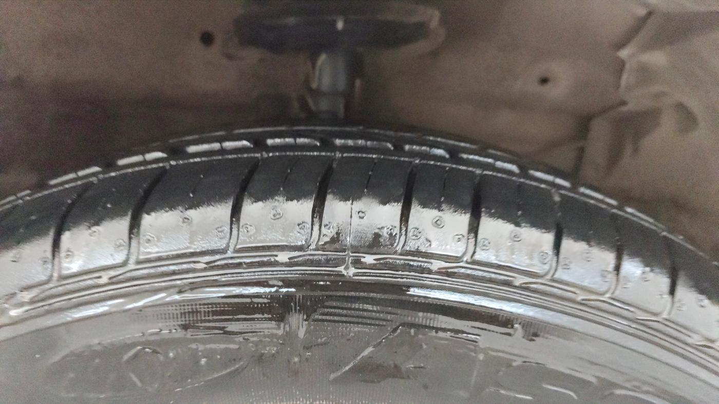 2014 Maruti Swift Dzire ZXI, Petrol, Manual, 58,809 km, Right Front Tyre Tread
