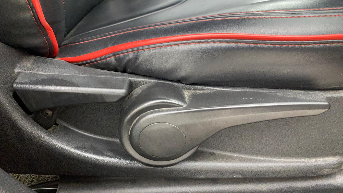 2018 Tata NEXON XZ PLUS DIESEL, Diesel, Manual, 1,27,910 km, Driver Side Adjustment Panel
