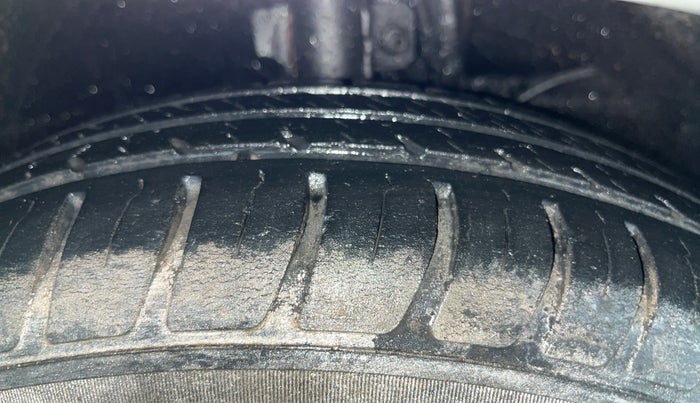 2018 Maruti Swift VXI, Petrol, Manual, 63,530 km, Right Front Tyre Tread