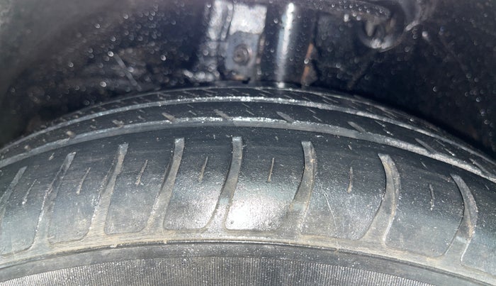 2018 Maruti Swift VXI, Petrol, Manual, 63,530 km, Left Front Tyre Tread