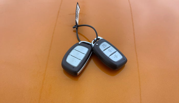 2018 Hyundai Creta SX 1.6 PETROL DUAL TONE, Petrol, Manual, 41,824 km, Key Close Up