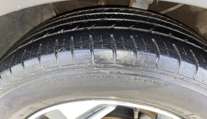 2018 Hyundai Creta SX 1.6 PETROL DUAL TONE, Petrol, Manual, 41,824 km, Left Front Tyre Tread