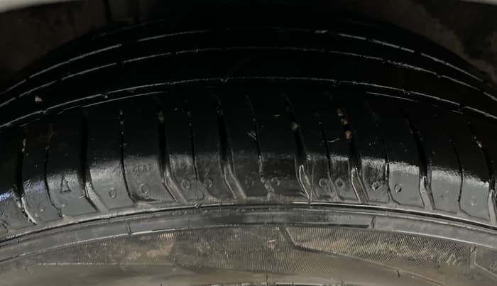 2016 Maruti Baleno ZETA CVT PETROL 1.2, CNG, Automatic, 94,995 km, Right Rear Tyre Tread