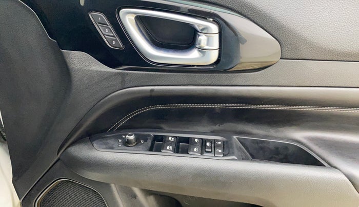 2022 Jeep Compass MODEL S (O) 1.4 PETROL DCT, Petrol, Automatic, 17,591 km, Driver Side Door Panels Control