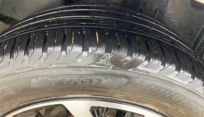 2022 Jeep Compass MODEL S (O) 1.4 PETROL DCT, Petrol, Automatic, 17,591 km, Right Rear Tyre Tread