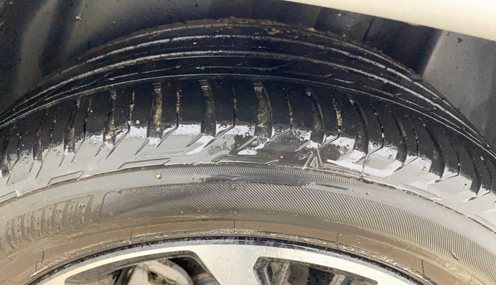 2022 Jeep Compass MODEL S (O) 1.4 PETROL DCT, Petrol, Automatic, 17,591 km, Left Rear Tyre Tread