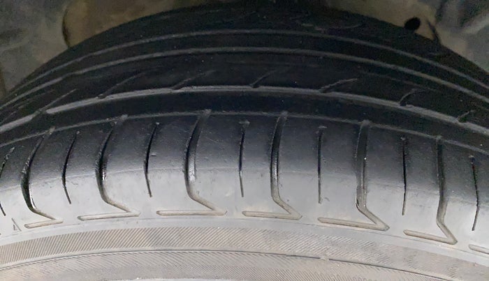 2016 Ford Ecosport TITANIUM 1.5L DIESEL, Diesel, Manual, 84,459 km, Right Front Tyre Tread