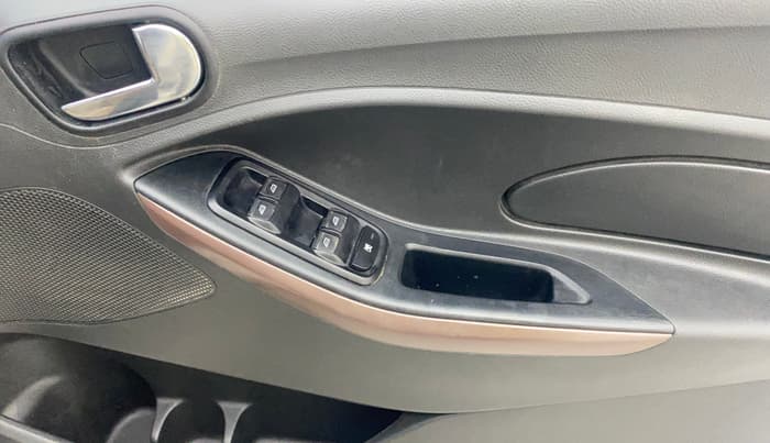 2019 Ford FREESTYLE TITANIUM 1.2 PETROL, Petrol, Manual, 57,156 km, Driver Side Door Panels Control