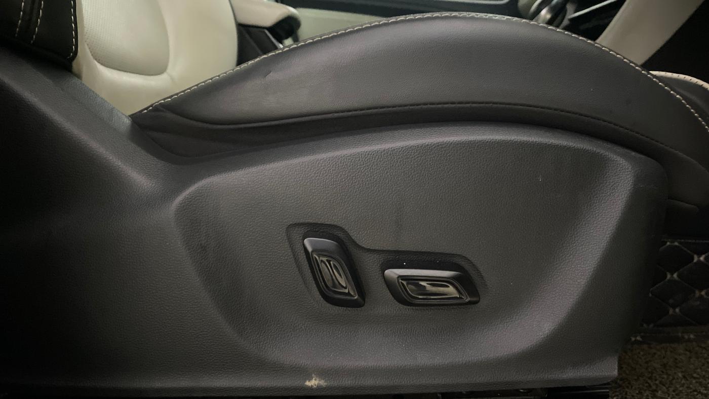 2022 MG ASTOR SHARP 1.5 CVT, Petrol, Automatic, 17,954 km, Driver Side Adjustment Panel