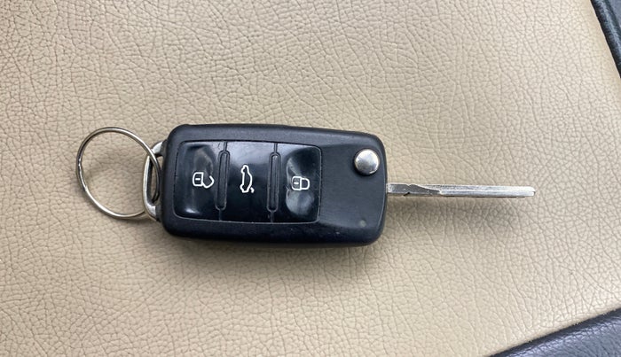 2013 Volkswagen Polo HIGHLINE1.2L, Petrol, Manual, 1,42,355 km, Key Close Up