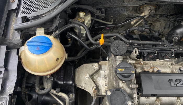 2013 Volkswagen Polo HIGHLINE1.2L, Petrol, Manual, 1,42,355 km, Engine View - Right