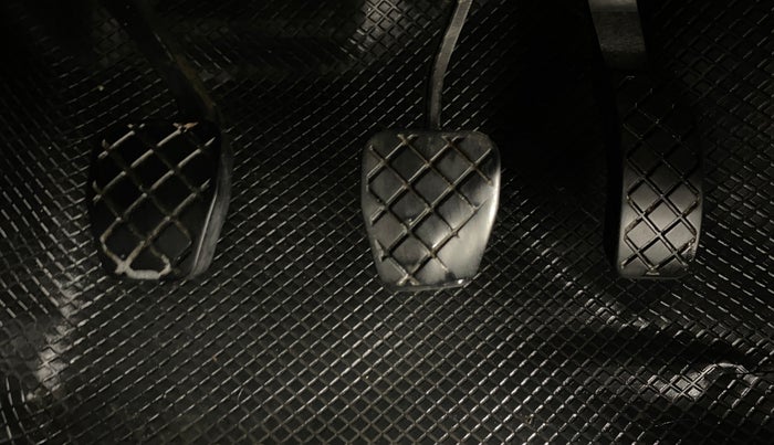 2013 Volkswagen Polo HIGHLINE1.2L, Petrol, Manual, 1,42,355 km, Pedals