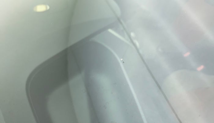 2013 Hyundai Eon MAGNA +, Petrol, Manual, 1,00,432 km, Front windshield - Minor spot on windshield