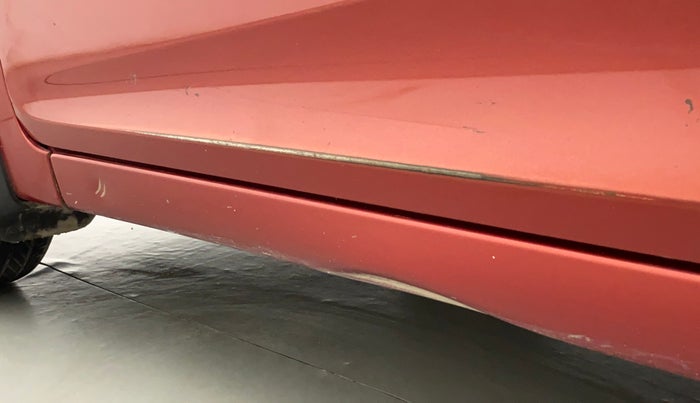 2013 Hyundai Eon MAGNA +, Petrol, Manual, 1,00,432 km, Left running board - Minor scratches