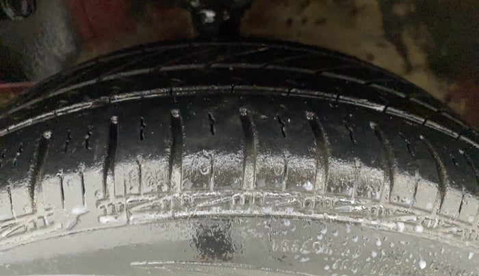 2013 Hyundai Eon MAGNA +, Petrol, Manual, 1,00,432 km, Left Front Tyre Tread