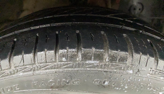 2013 Hyundai Eon MAGNA +, Petrol, Manual, 1,00,432 km, Right Front Tyre Tread