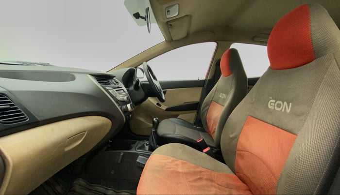 2013 Hyundai Eon MAGNA +, Petrol, Manual, 1,00,432 km, Right Side Front Door Cabin