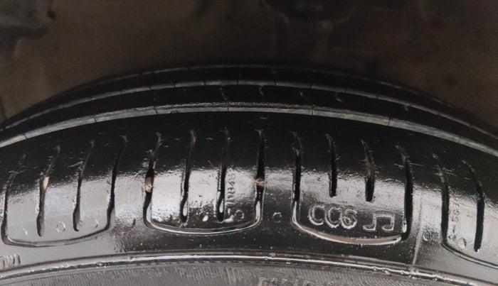 2014 Maruti Celerio VXI AMT, CNG, Automatic, 63,541 km, Left Front Tyre Tread