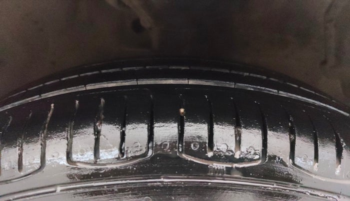 2014 Maruti Celerio VXI AMT, CNG, Automatic, 63,541 km, Right Front Tyre Tread