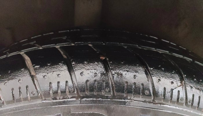 2014 Maruti Celerio VXI AMT, CNG, Automatic, 63,541 km, Right Rear Tyre Tread