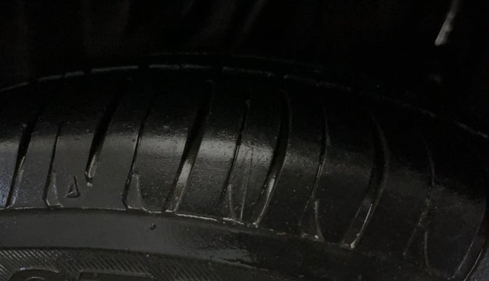 2015 Honda Amaze 1.2L I-VTEC S, Petrol, Manual, 63,651 km, Left Rear Tyre Tread