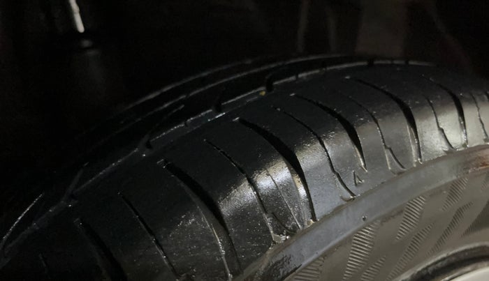 2015 Honda Amaze 1.2L I-VTEC S, Petrol, Manual, 63,651 km, Right Rear Tyre Tread