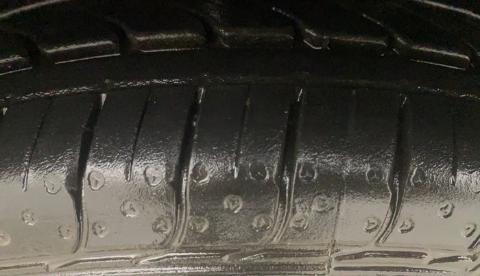 2015 Maruti Celerio VXI AMT, Petrol, Automatic, 54,548 km, Left Front Tyre Tread