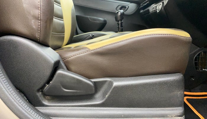 2017 Renault Kwid RXT 1.0 (O), Petrol, Manual, 67,735 km, Driver Side Adjustment Panel