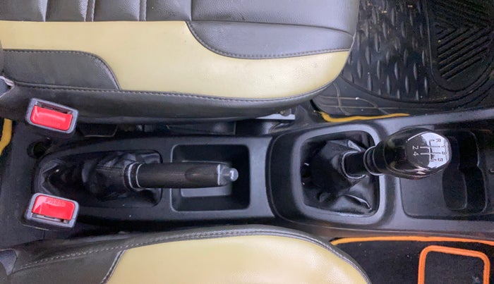 2017 Renault Kwid RXT 1.0 (O), Petrol, Manual, 67,735 km, Gear Lever