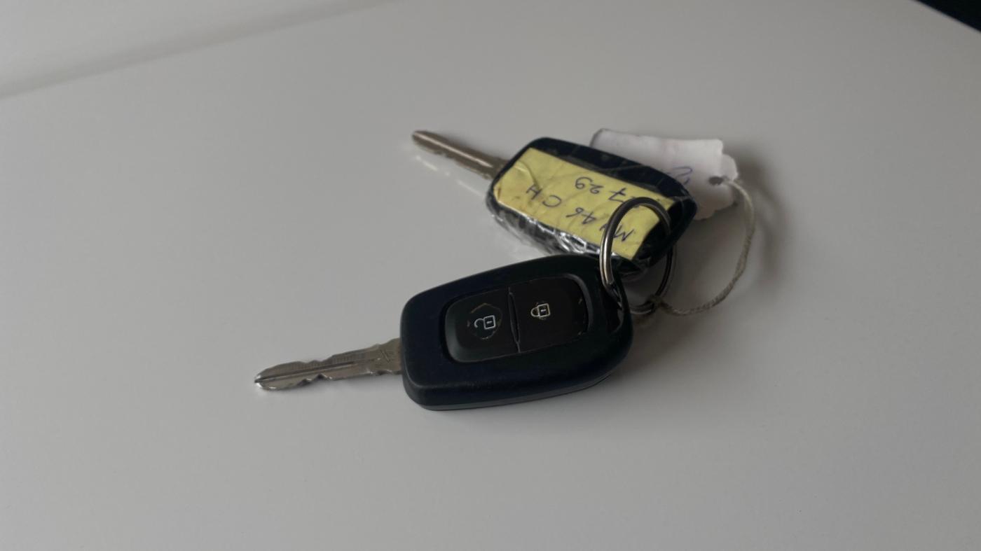 2022 Renault TRIBER RXT AMT, Petrol, Automatic, 23,405 km, Key Close Up