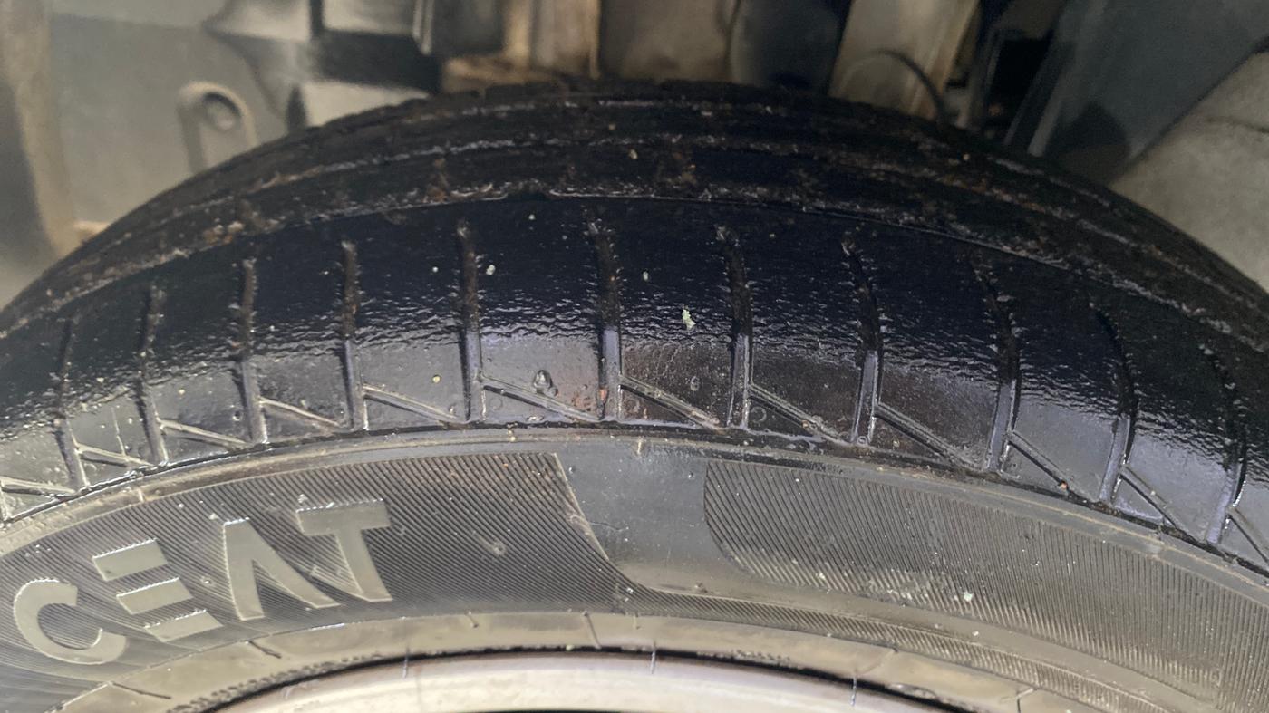 2022 Renault TRIBER RXT AMT, Petrol, Automatic, 23,405 km, Left Front Tyre Tread