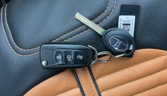 2019 Tata NEXON XM PETROL, Petrol, Manual, 42,837 km, Key Close Up