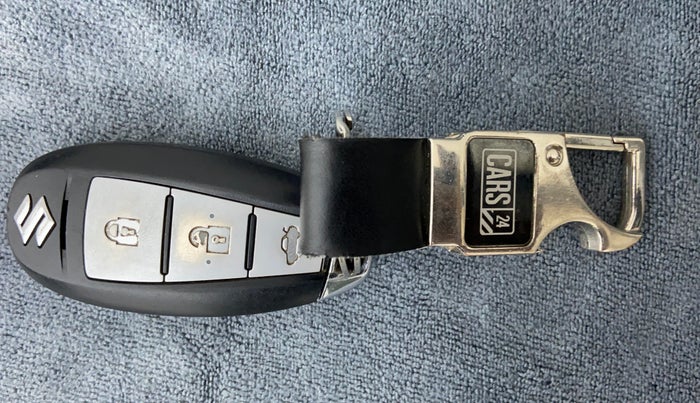 2015 Maruti Swift Dzire ZDI, Diesel, Manual, 31,708 km, Key Close Up