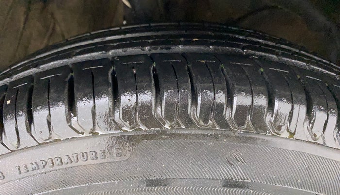 2019 Maruti Swift VXI, Petrol, Manual, 37,400 km, Right Front Tyre Tread