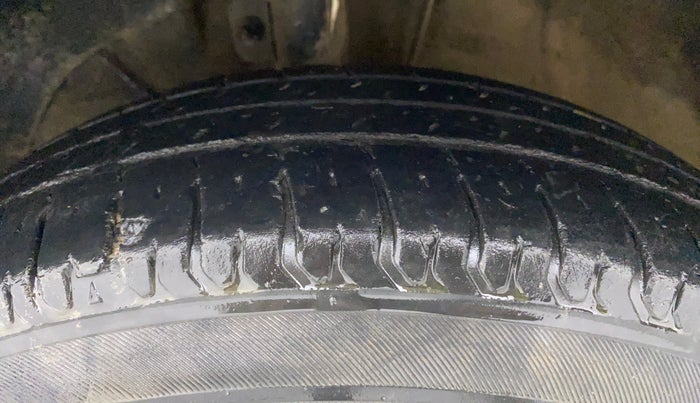 2019 Maruti Swift VXI, Petrol, Manual, 37,400 km, Left Front Tyre Tread