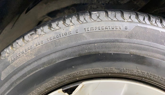 2019 Maruti Swift VXI, Petrol, Manual, 37,400 km, Left front tyre - Minor crack